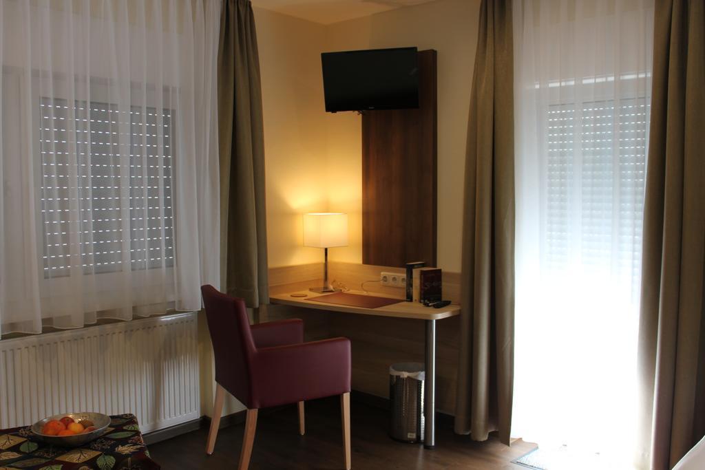 Gastehaus Anton Hotel Oberursel Eksteriør billede
