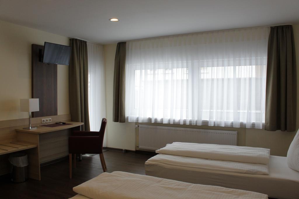 Gastehaus Anton Hotel Oberursel Eksteriør billede